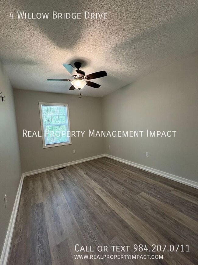 Building Photo - 4 Willow Bridge Dr