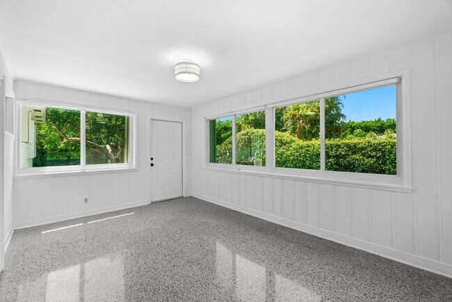 Building Photo - 809 S Atlantic Dr