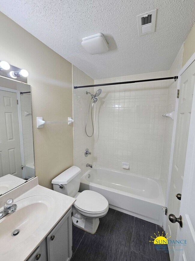 Building Photo - Updated 2 Bedroom Condo in Sandestin