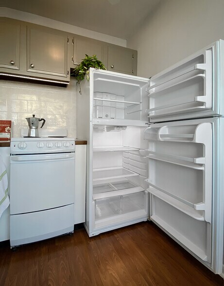 Building Photo - 6171 N Sheridan Rd