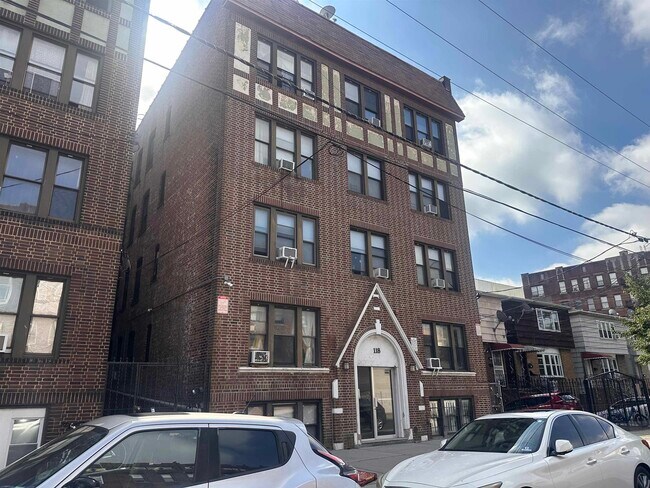 Primary Photo - 118 Corbin Ave