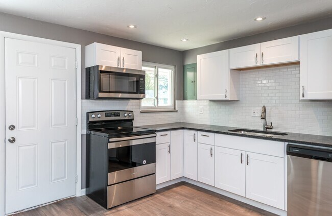 Building Photo - 6450 Chippingdon Dr