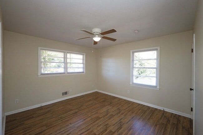 Building Photo - 1200 Dellwood Dr