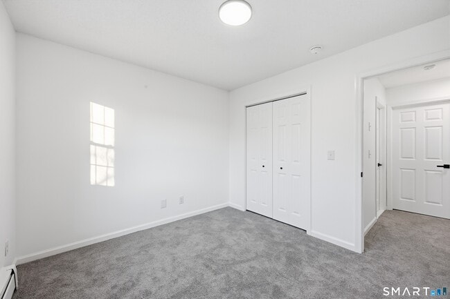 Building Photo - 70 Victoria Ct