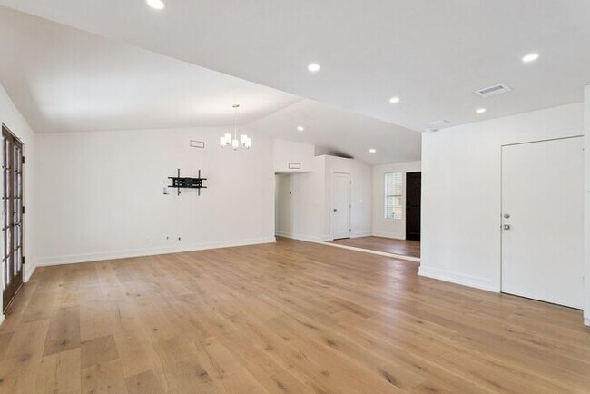 Building Photo - 923 N 59th St