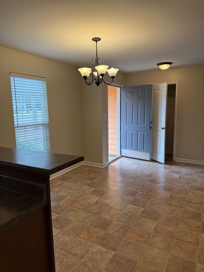 Building Photo - 1240 Ball Park Ave NE