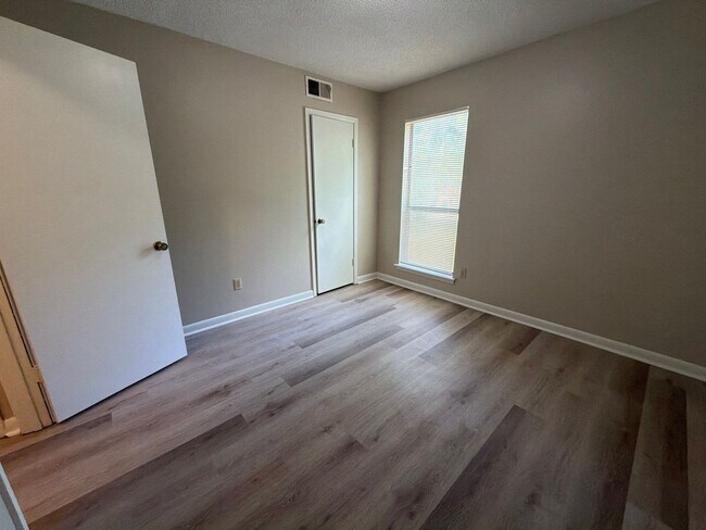 Building Photo - 2253 Mangum Rd