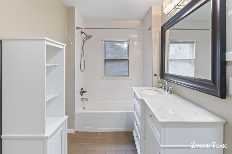 Building Photo - 240 Calkins Ave SE