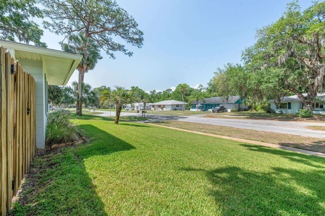 Building Photo - 1068 Mindello Ave