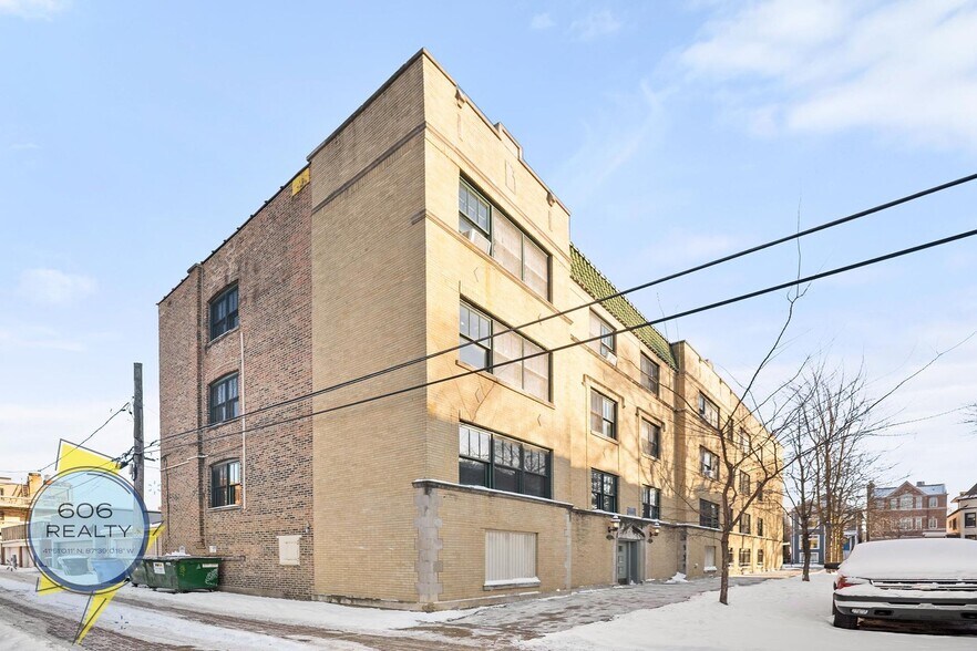 Building Photo - 824 W Wrightwood Ave