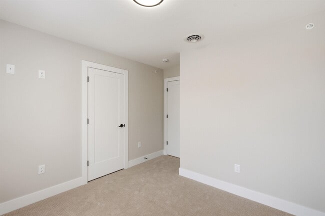 Building Photo - 7 Elise Ave