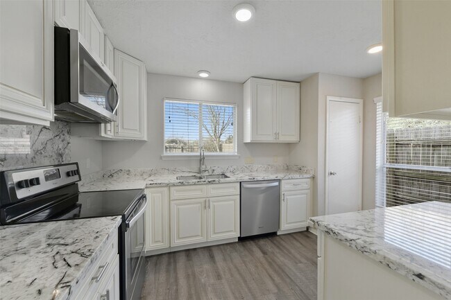 Building Photo - 2822 Forest Point Dr