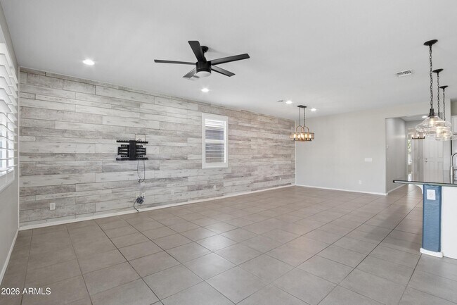 Building Photo - 17766 W Granite View Dr