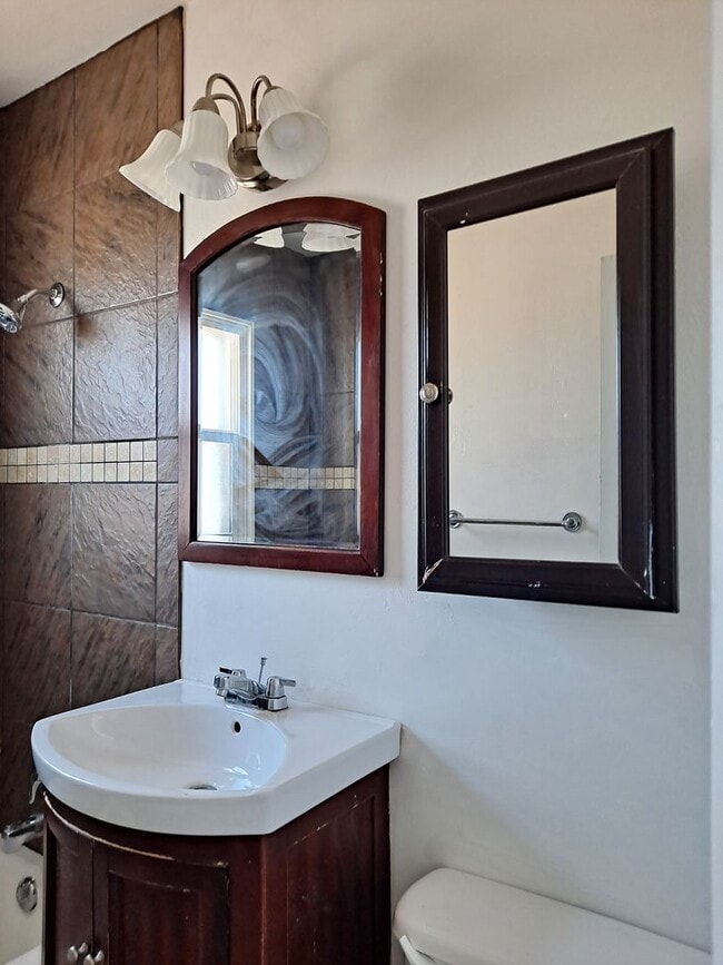 Building Photo - ALL PROSPECTIVE TENANTS MUST SUBMIT A $58 ...