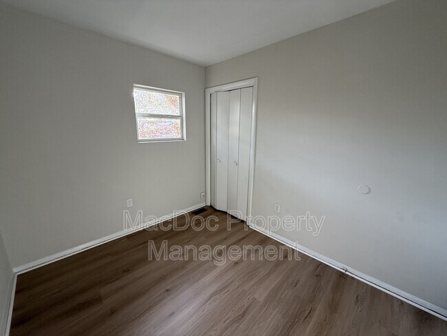 Building Photo - 914 Anvil Rd