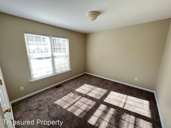 Building Photo - 3 br, 2 bath House - 501 W. Carver St