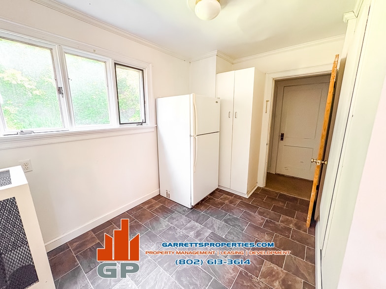 Building Photo - 16 Short St