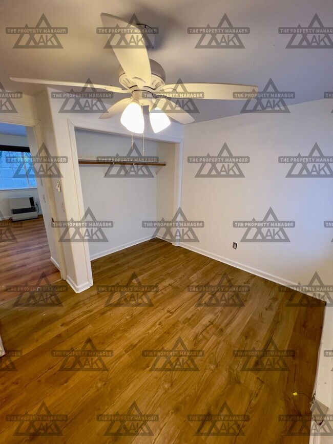 Building Photo - West Fifth Avenue