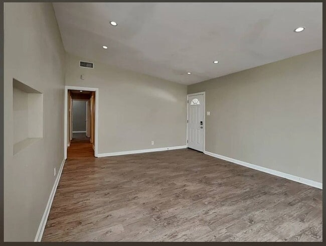 Building Photo - 13257 E Ave W 2