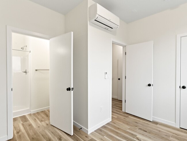 Building Photo - Vancouver Townhouses