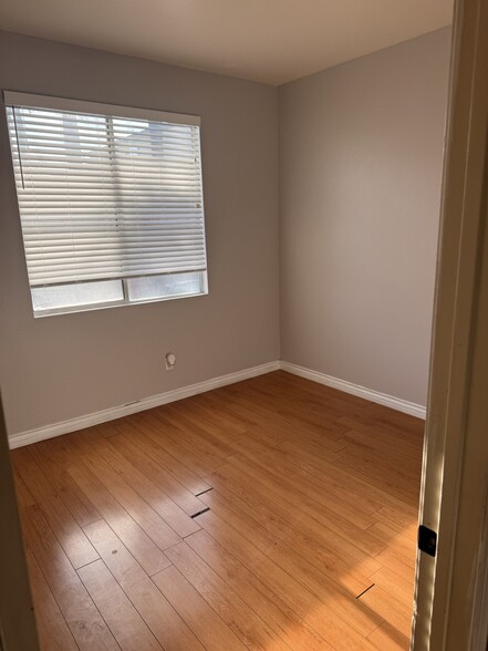 Building Photo - 5752 Tamarisk Way