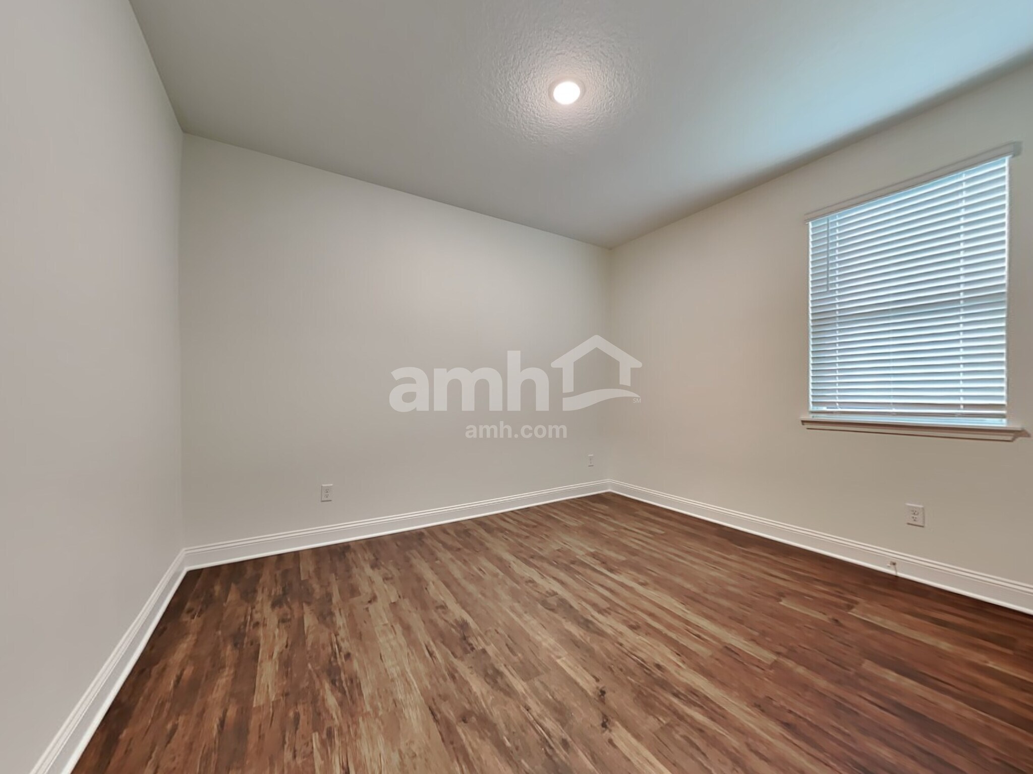 Building Photo - 558 Onate Cir