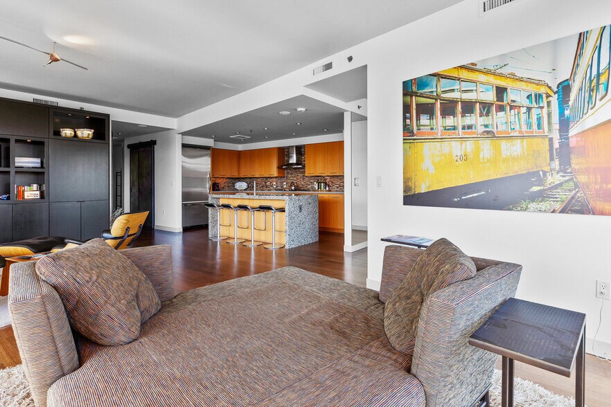 Building Photo - 1260 NW Naito Pky