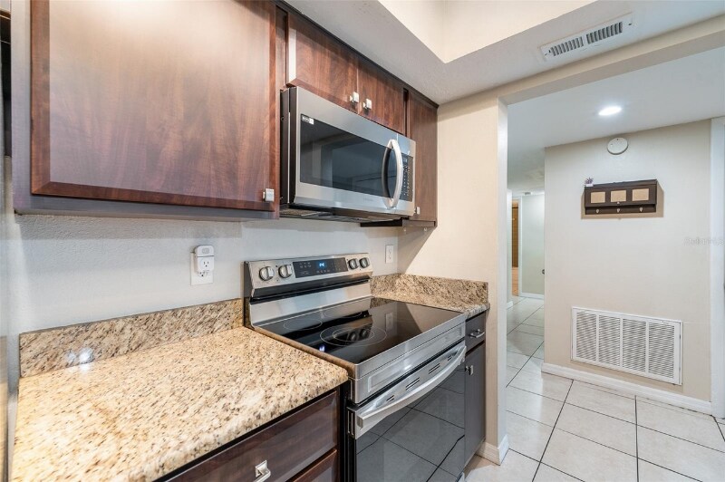 Building Photo - 5071 Eaglesmere Dr