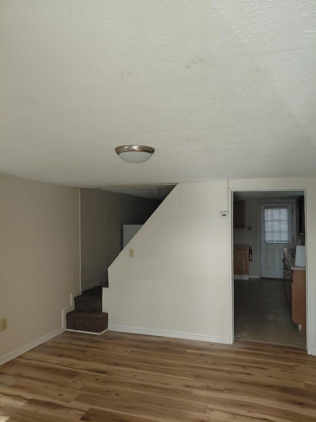 Building Photo - 6 W First St - 6 West First street