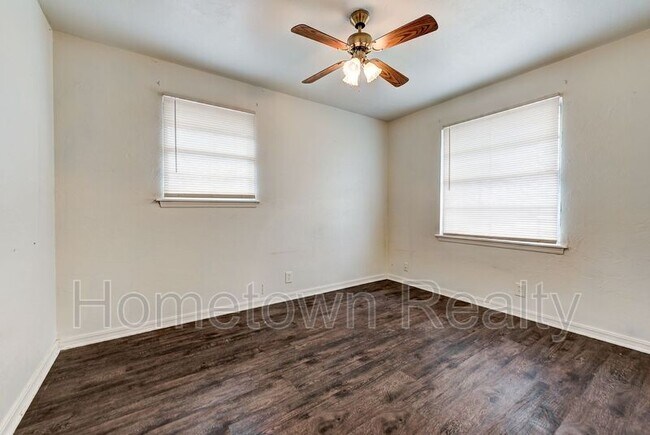 Building Photo - 917 NE 81st St