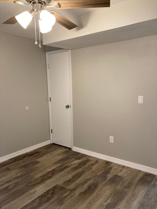 Building Photo - Newly updated 3 bedroom 2 bathroom townhome