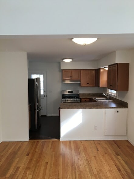 Kitchen - 29 Merritt Ave