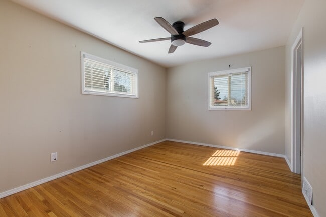 Building Photo - 813 Manzano St NE
