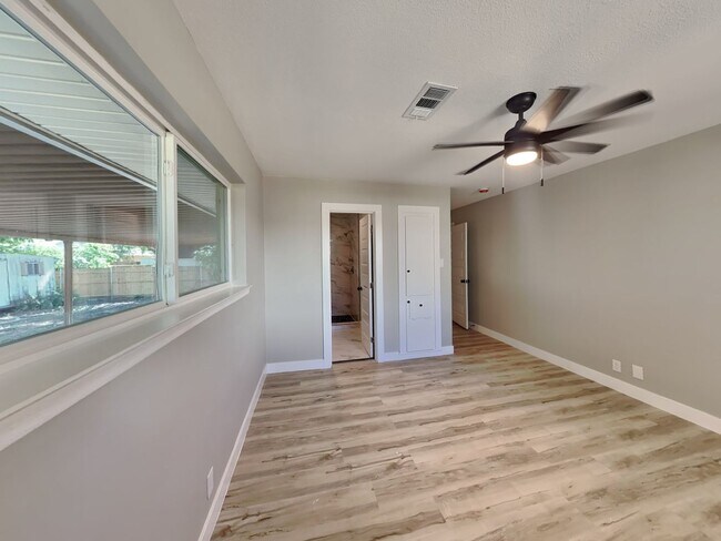 Building Photo - UPDATED AND MODERN! EVERYTHING IS NEW!