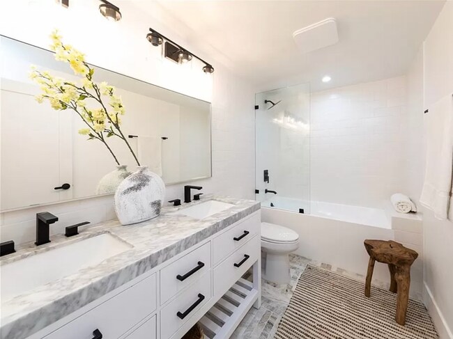 2nd bathroom - 1593 Yosemite Dr