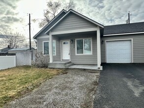 Building Photo - MP132 - 14418-14420 E Heroy