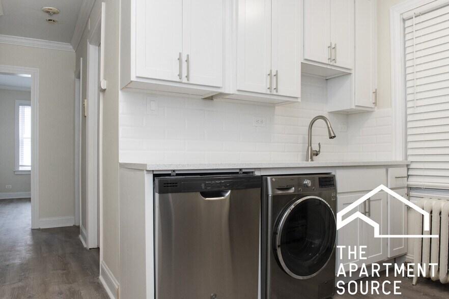 Building Photo - 733 Elm St