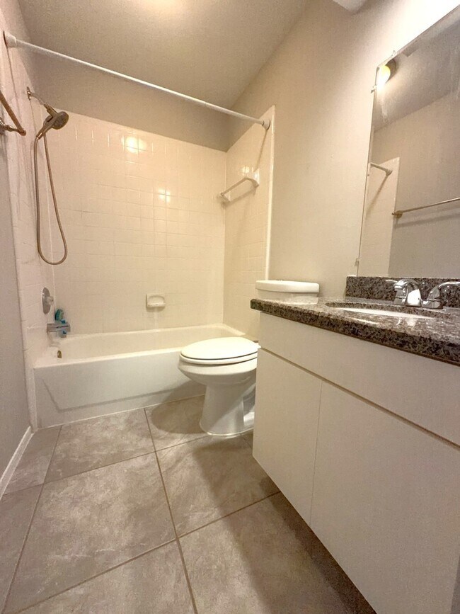Building Photo - 2106 Lexington Woods Dr