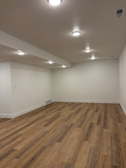 Building Photo - 184 N Rick Way