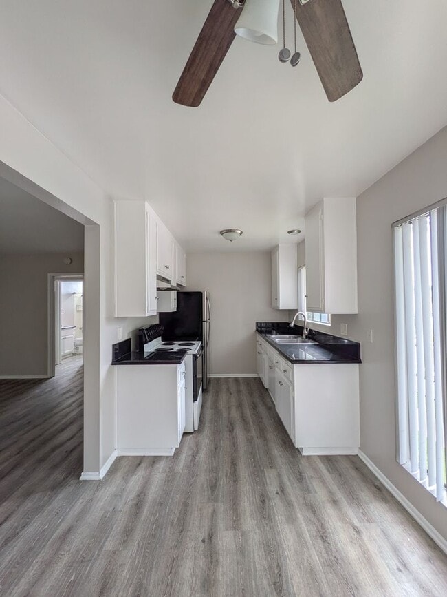 Interior Photo - 372 Freeman Ave