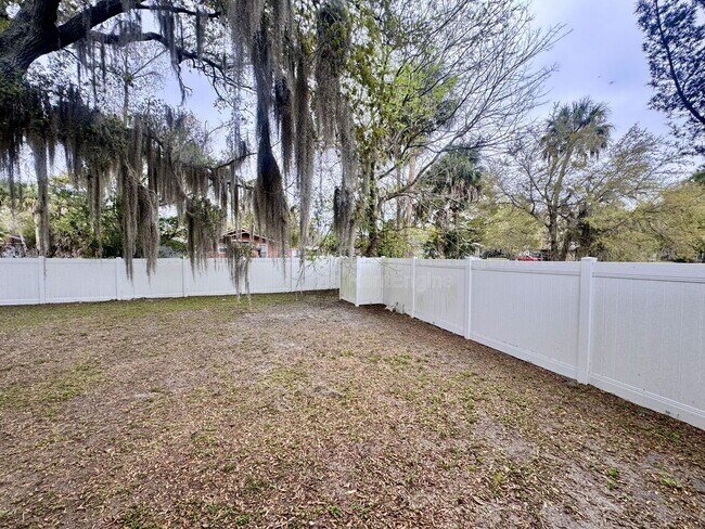 Building Photo - 1504 W 18th St