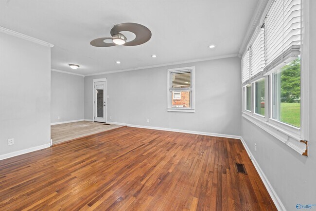 Building Photo - 805 W Arbor Dr NW