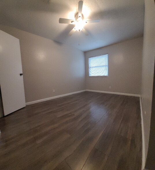 Building Photo - 730 Memorial Mews St