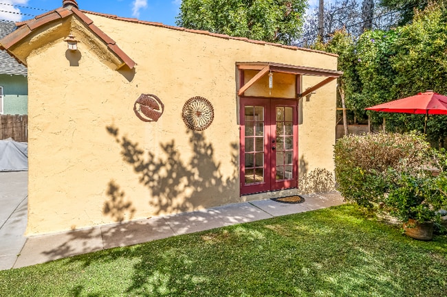 Building Photo - 10778 Valley Spring Ln