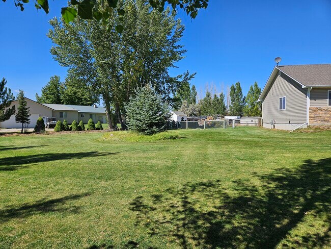 Building Photo - 4007 E 66 N