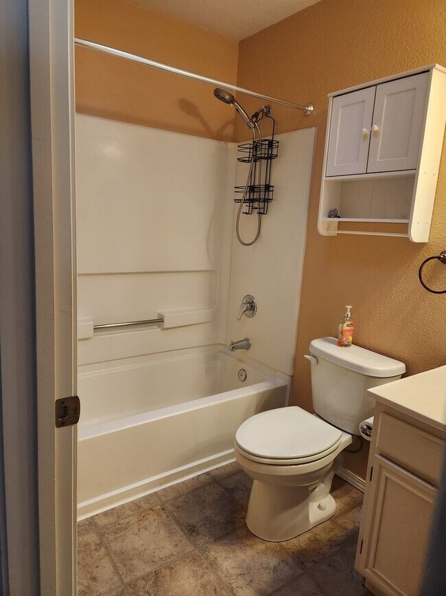 Building Photo - Charming Highland Ranch home 3bed/2ba/2 ca...