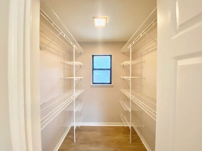 Building Photo - 361 Evergreen Pl