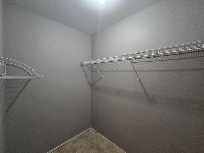 Building Photo - Charming 2-Bedroom Condo in Gated Communit...