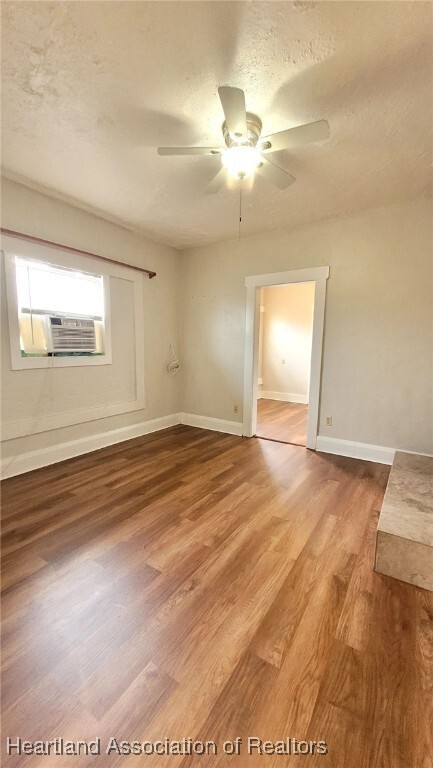 Building Photo - 414 S Delaney Ave