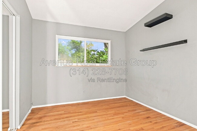 Building Photo - 9534 Grandview Dr